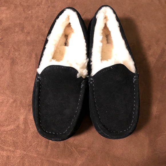 boy/girl Ugg slippers 8-12 years - Picture 3 of 4